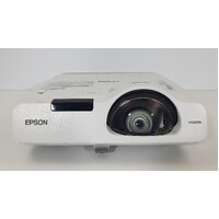 Epson EB-520 LCD Short Throw Multimedia Projector | Remote Contol